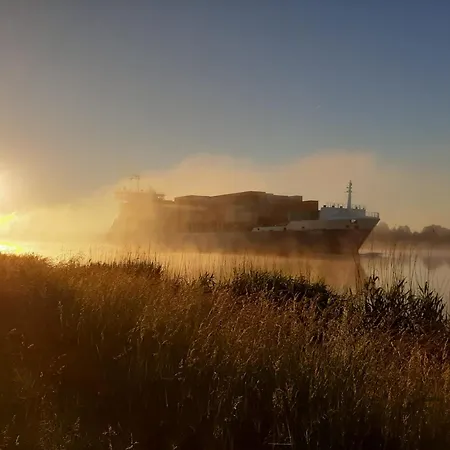 In Zwischen Den Meeren, Am Nordostseekanal *